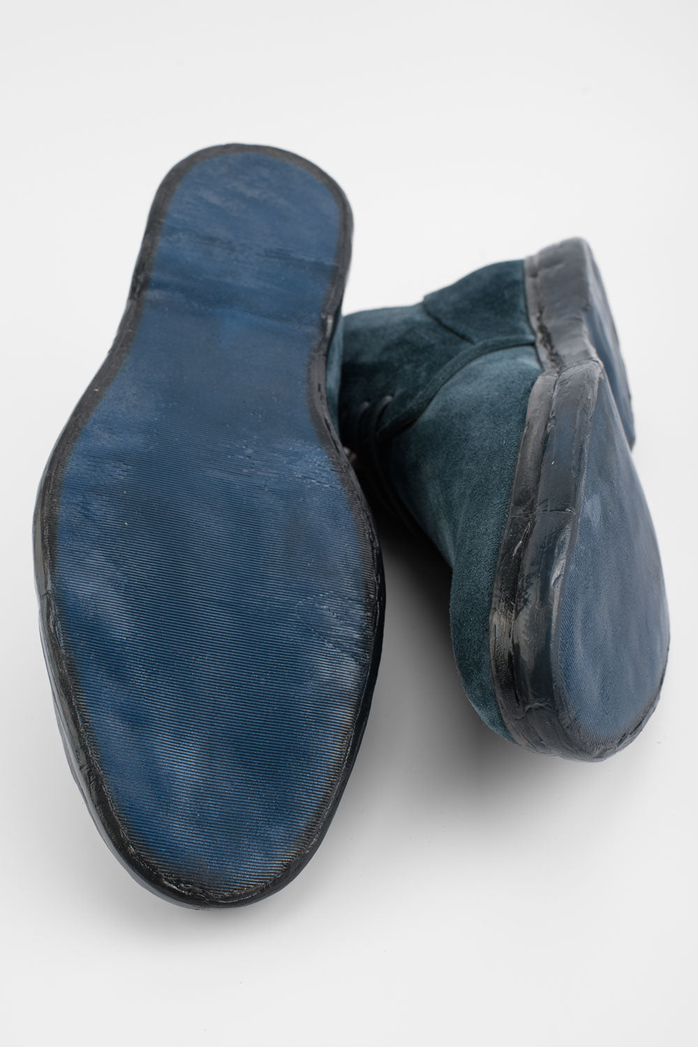 HAMPTON mercury-blue suede chukka boots.