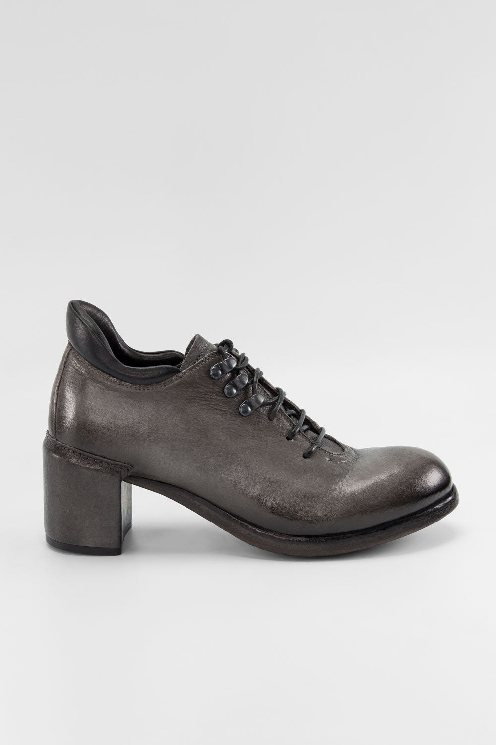MADISON ice-grey lace up hiking shoes.