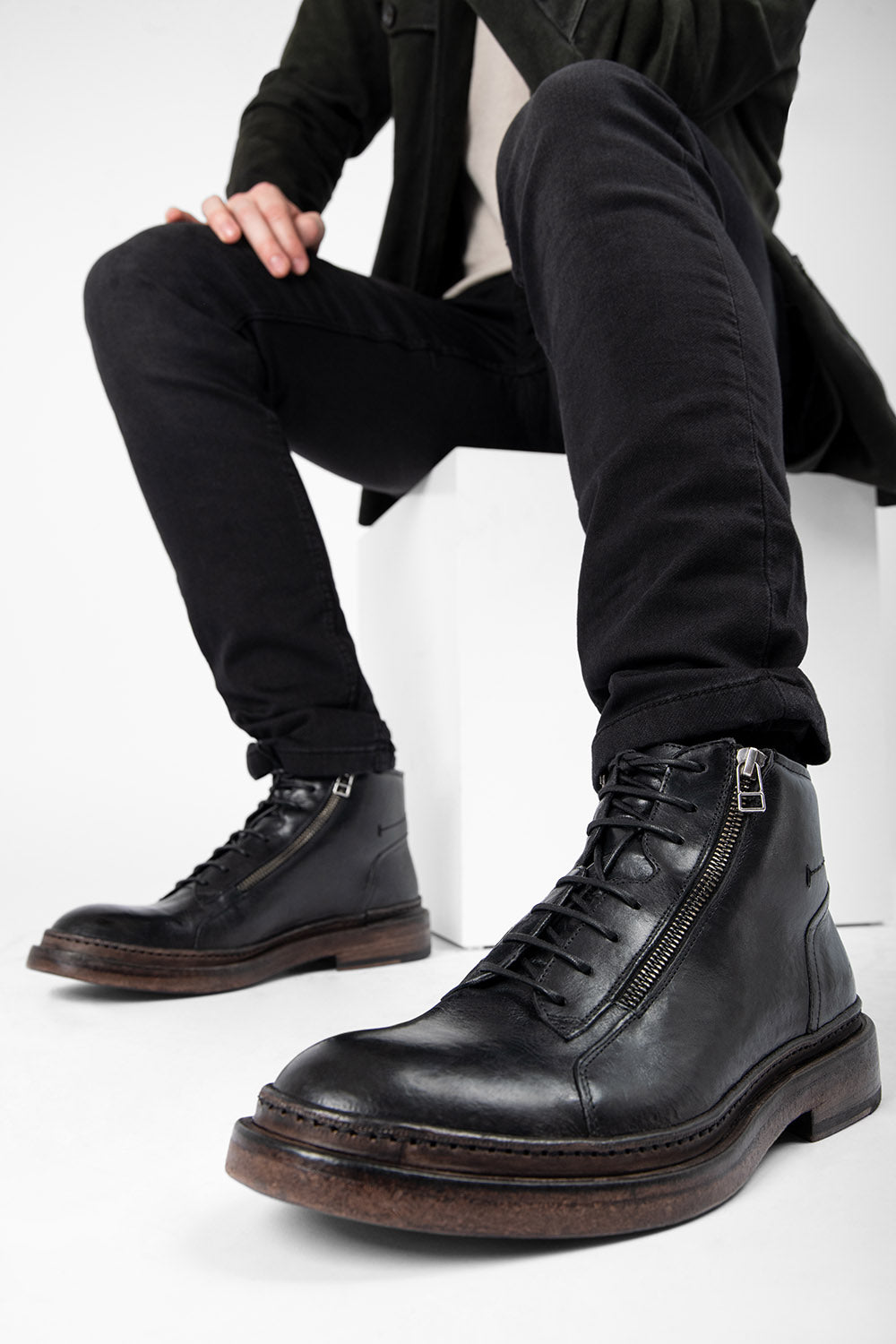 UNTAMED STREET Men Black Calf-Leather Chukka Boots YORK