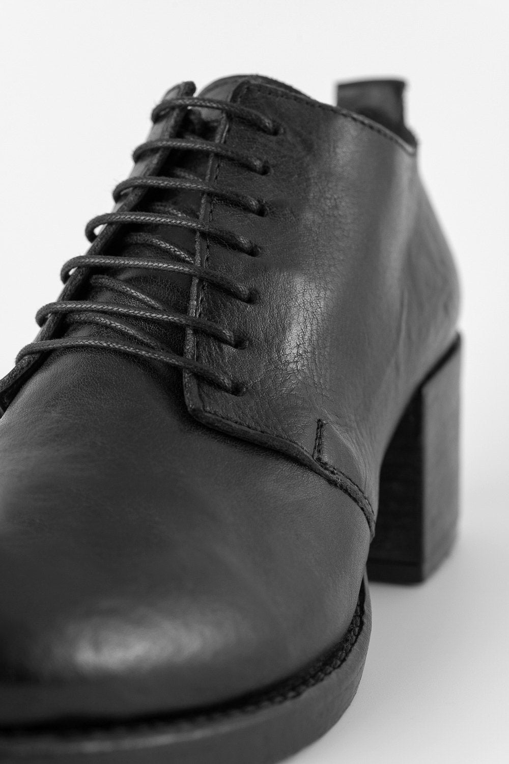 BERKELEY charcoal-black mid heel shoes.