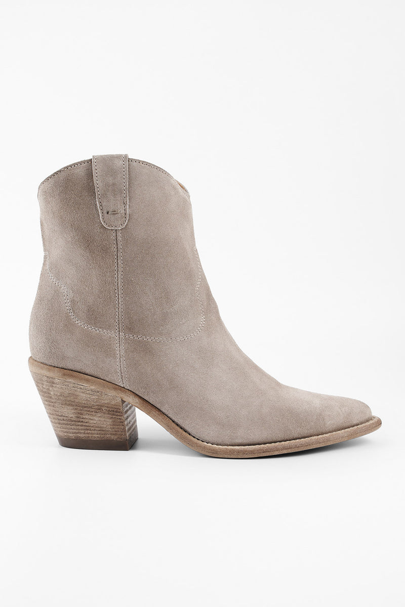 AUSTIN misty-beige suede texan boots.