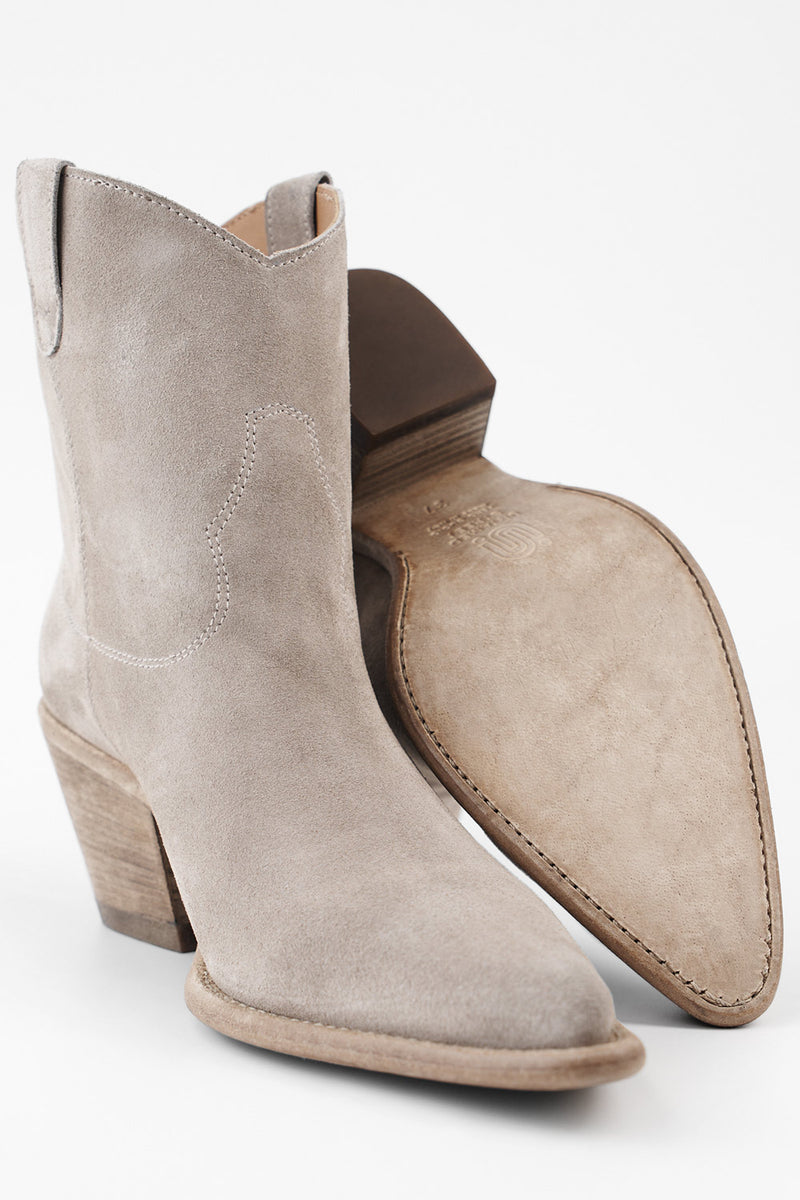 AUSTIN misty-beige suede texan boots.