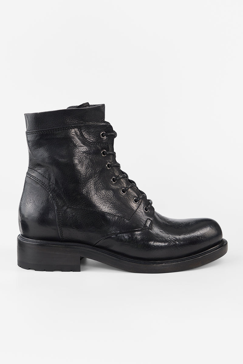 AVERY jet-black grunge military boots.