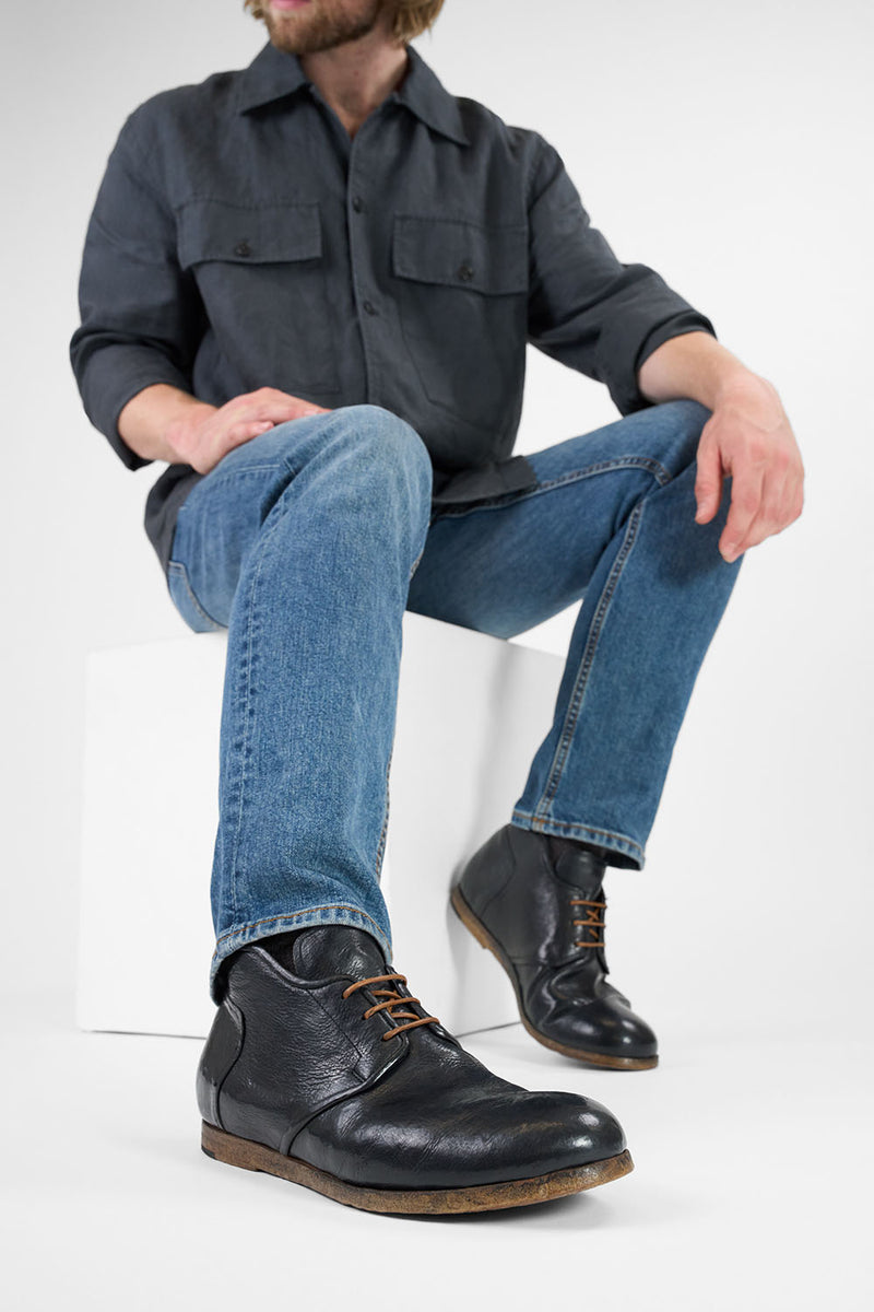 BRUCE rugged-black chukka boots.