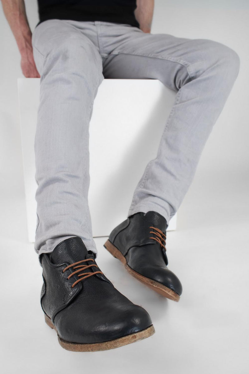 BRUCE rugged-black chukka boots.