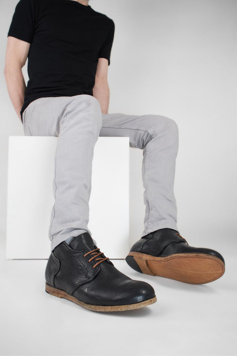 BRUCE rugged-black chukka boots.