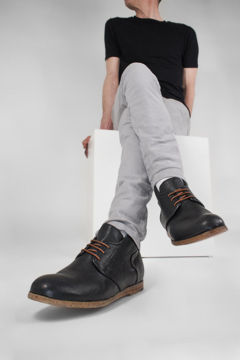 BRUCE rugged-black chukka boots.