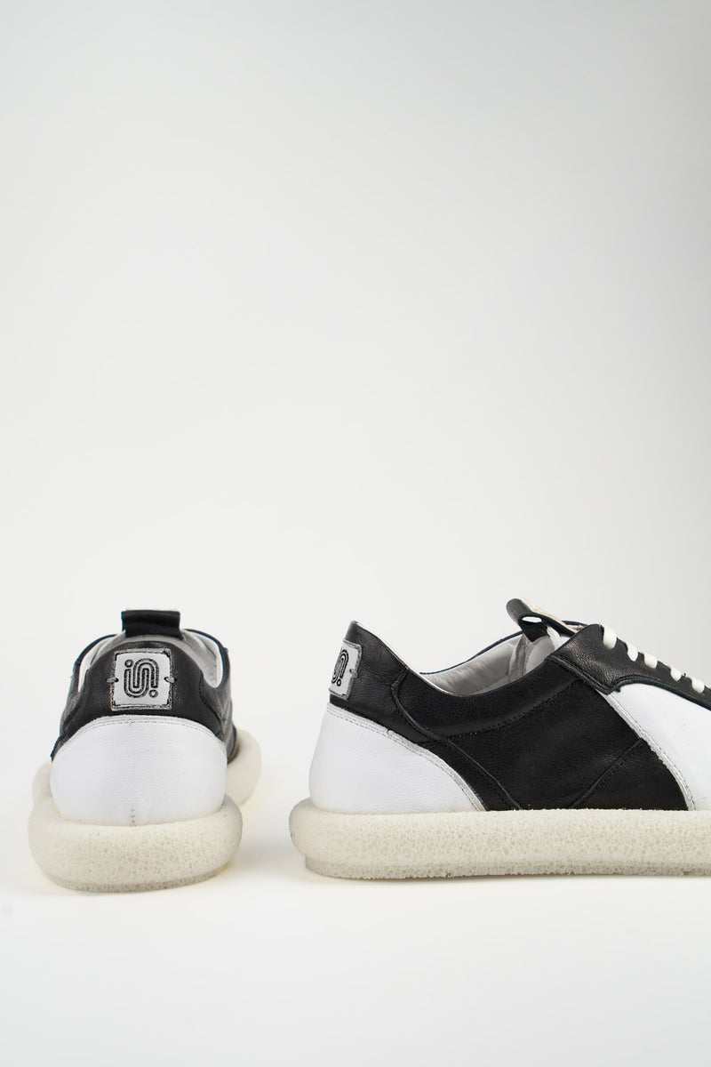 DEVON black-moon lightweight sneakers.