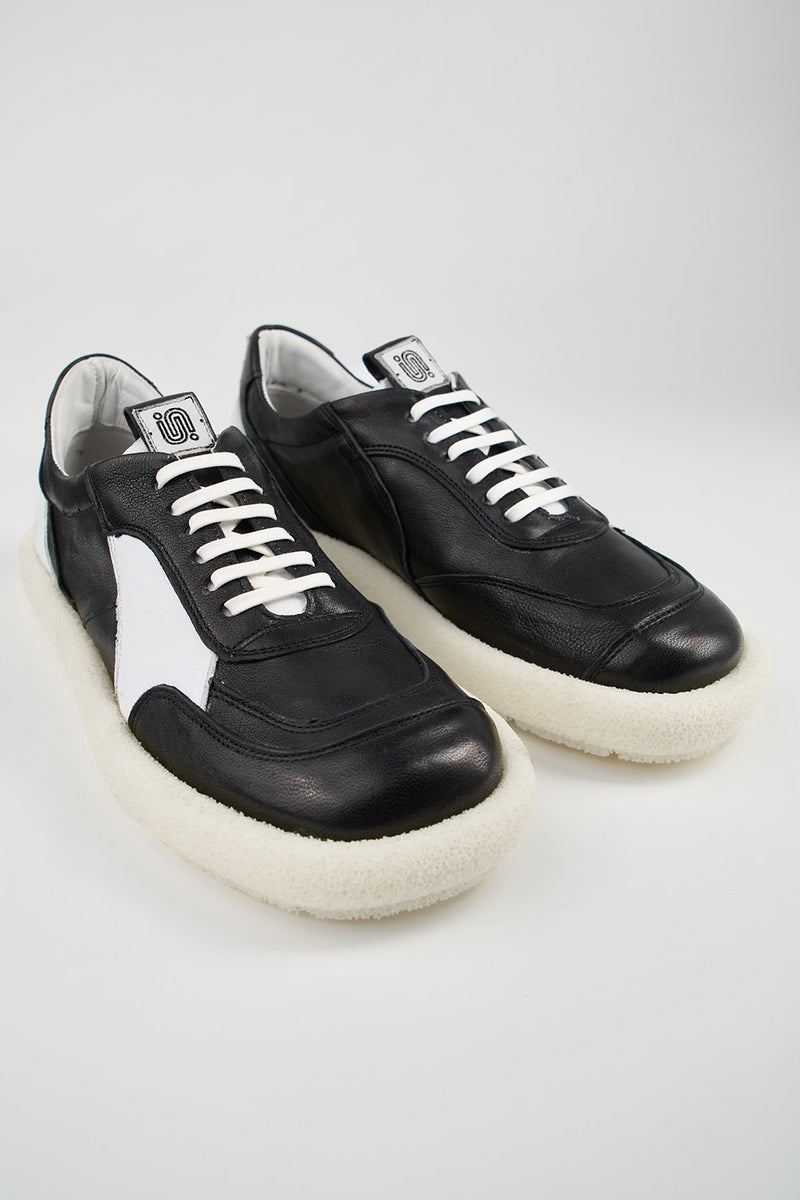 DEVON black-moon lightweight sneakers.