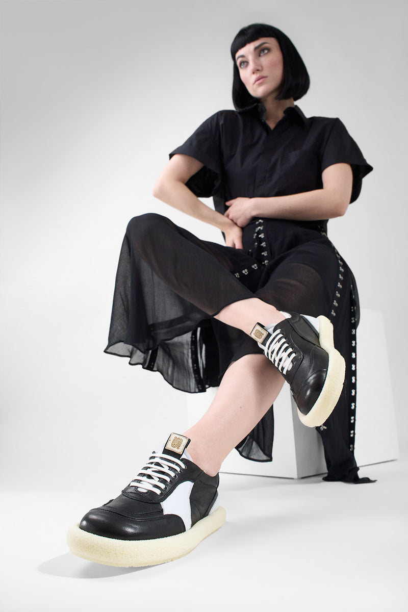 DEVON black-moon lightweight sneakers.