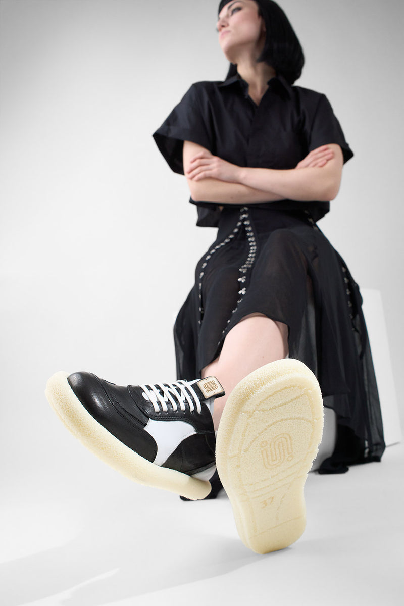 DEVON black-moon lightweight sneakers.