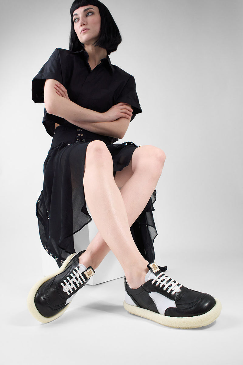 DEVON black-moon lightweight sneakers.