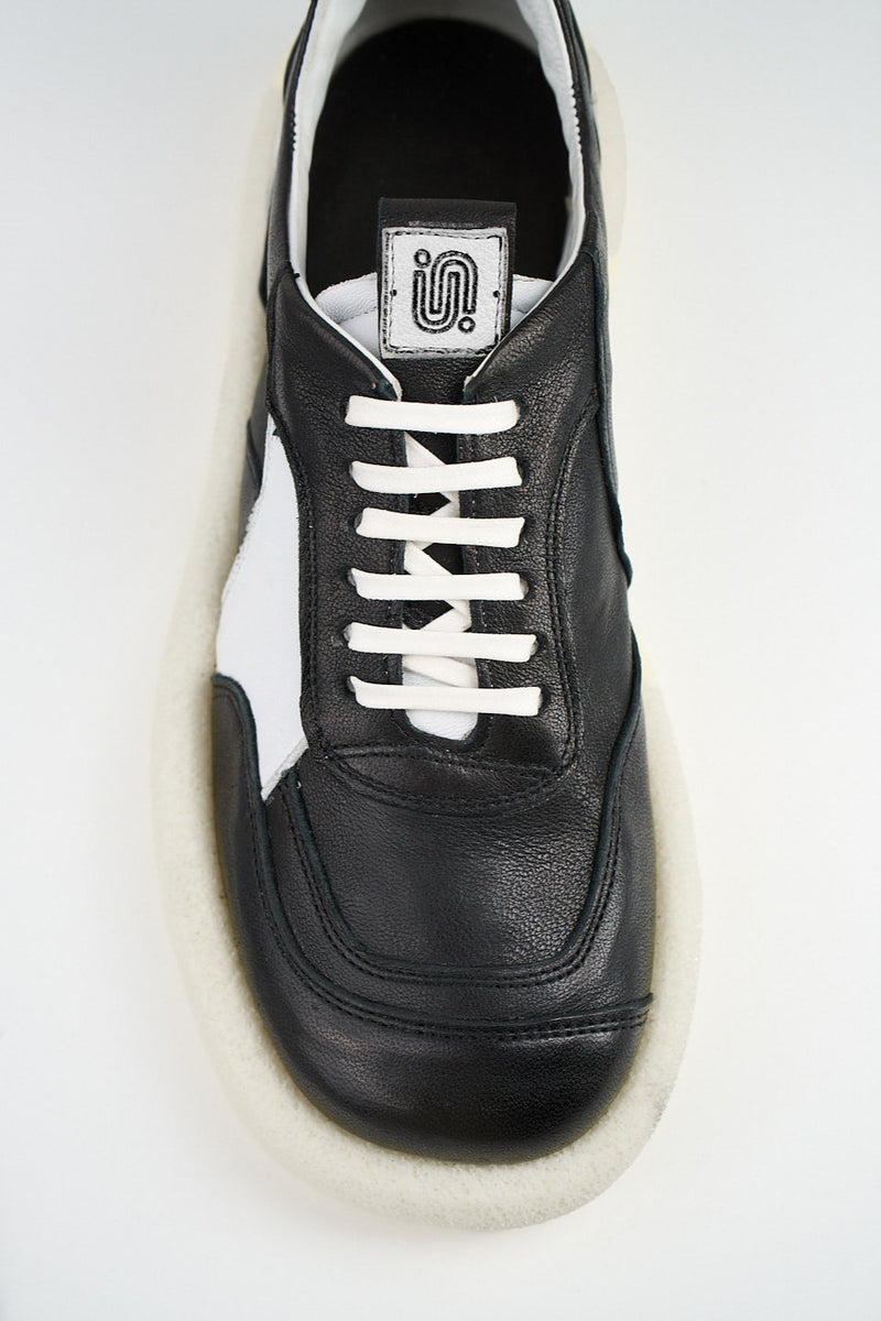 DEVON black-moon lightweight sneakers.