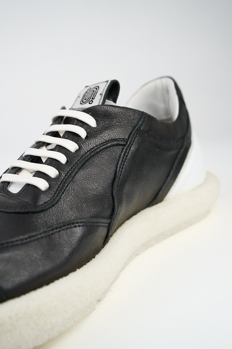 DEVON black-moon lightweight sneakers.