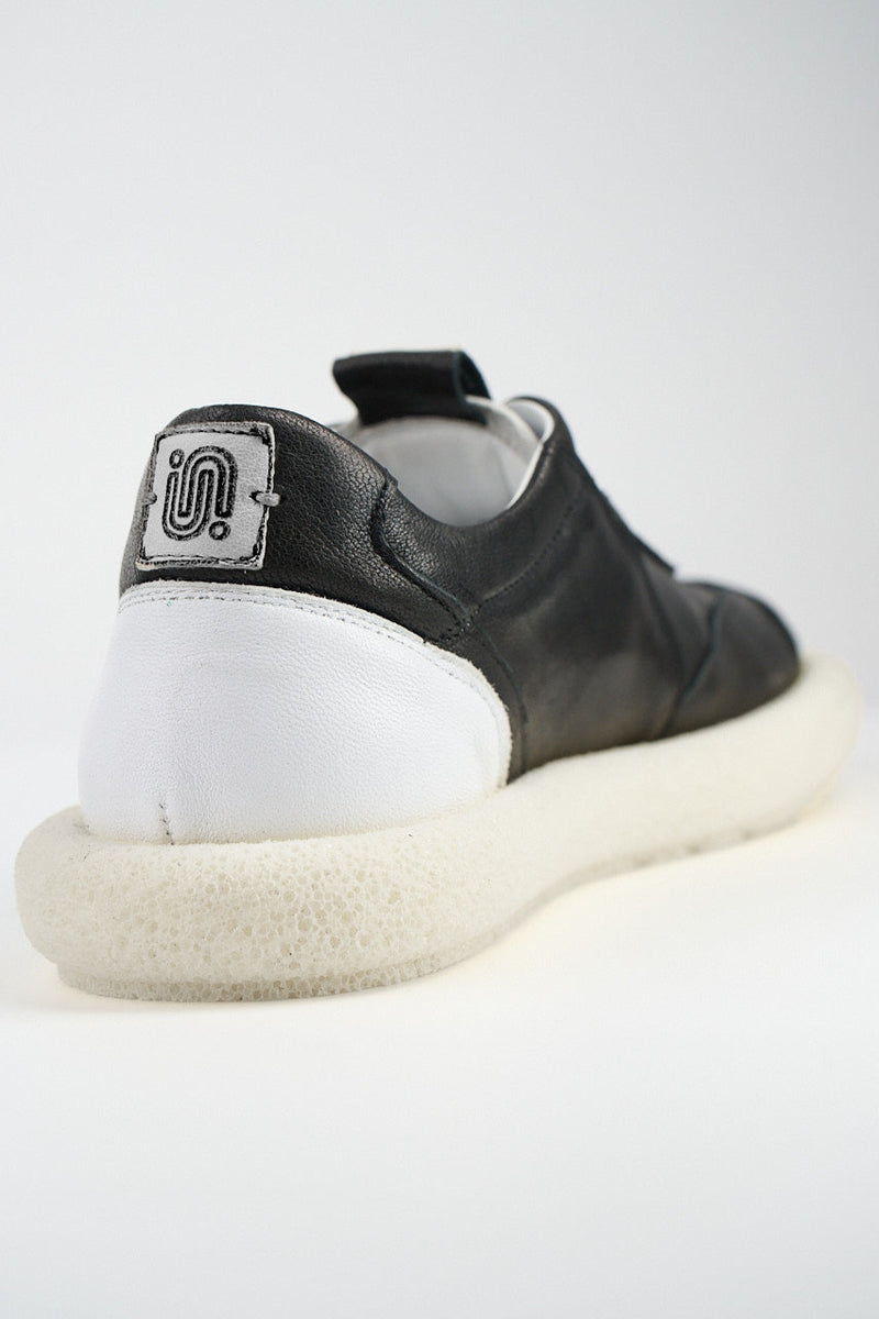 DEVON black-moon lightweight sneakers.