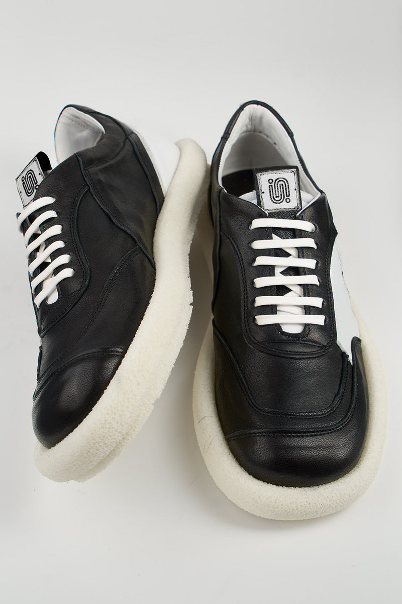 DEVON black-moon lightweight sneakers.