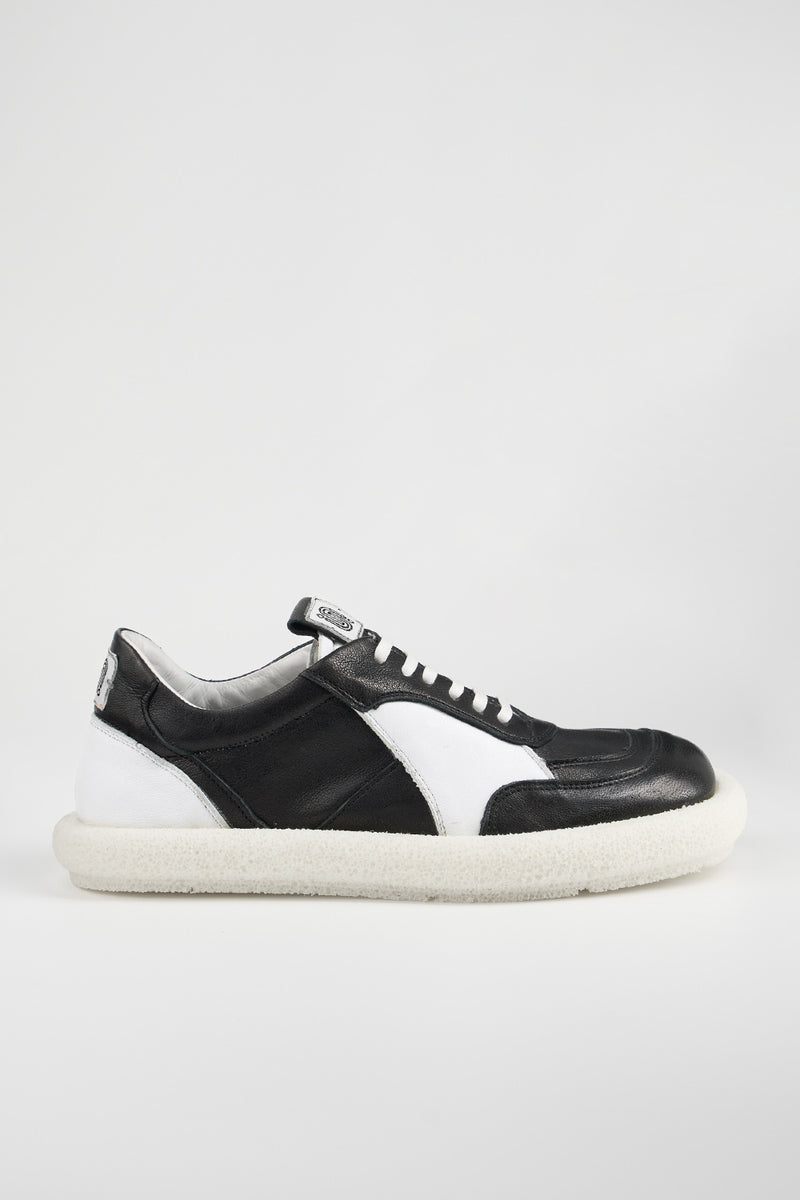 DEVON black-moon lightweight sneakers.