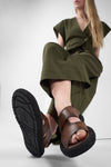 DEVON coco-brown lightweight sandals.