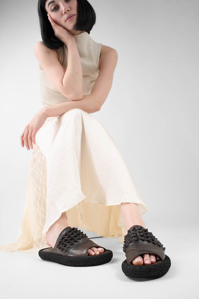 DEVON mocha-brown knotted lightweight sandals.