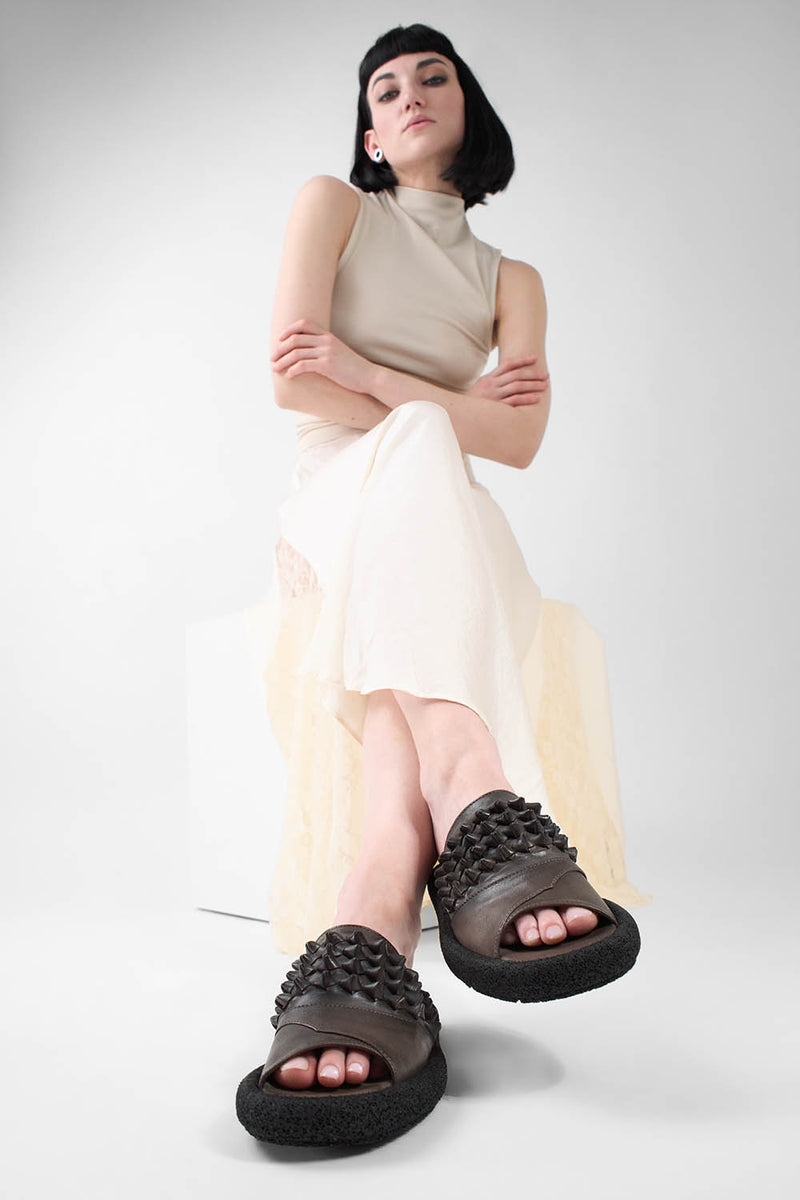 DEVON mocha-brown knotted lightweight sandals.