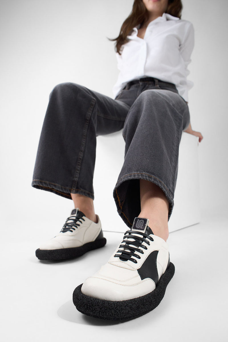 DEVON white-moon lightweight sneakers.