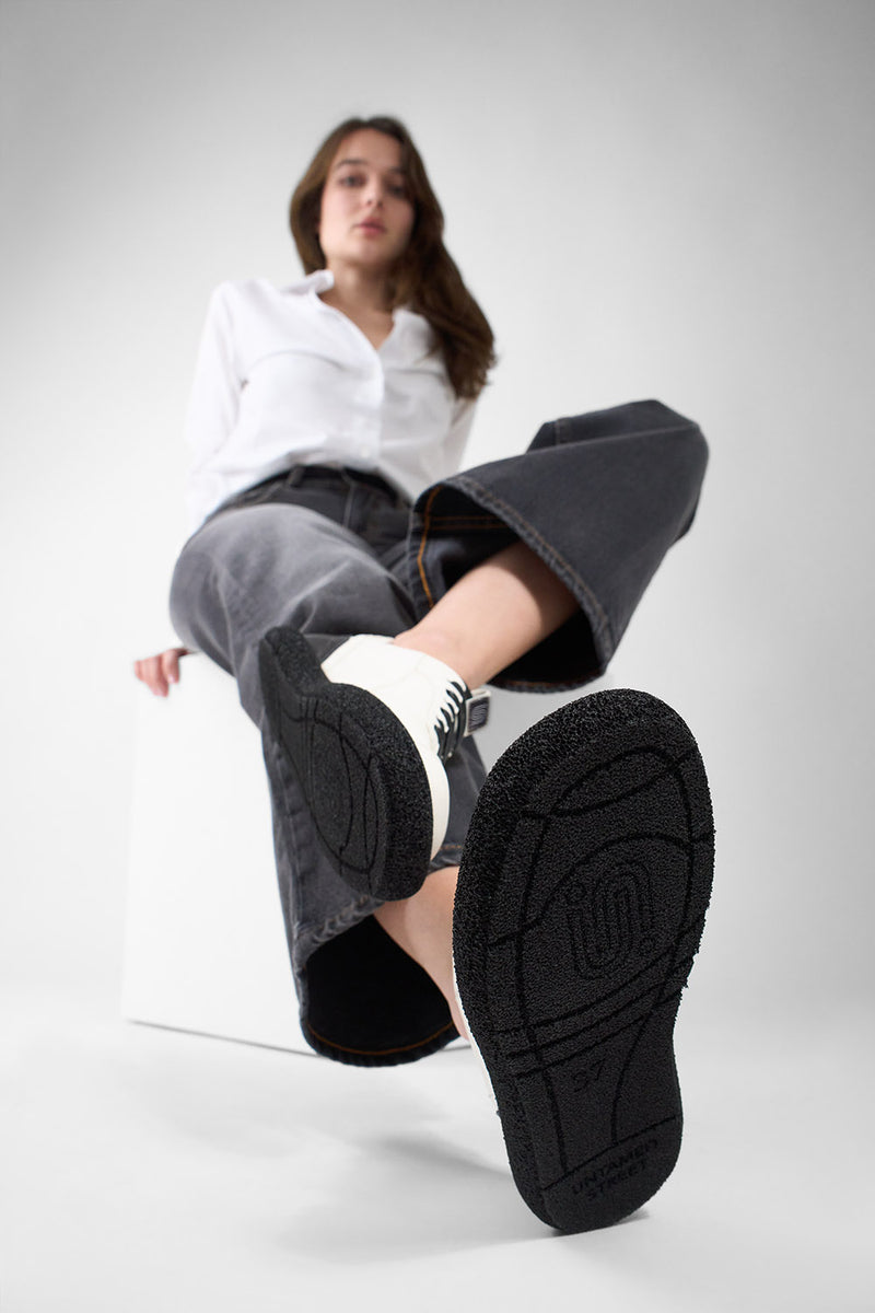 DEVON white-moon lightweight sneakers.