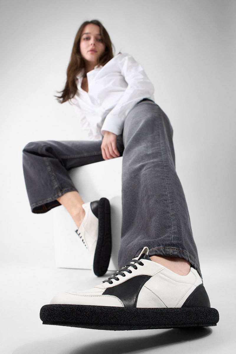 DEVON white-moon lightweight sneakers.