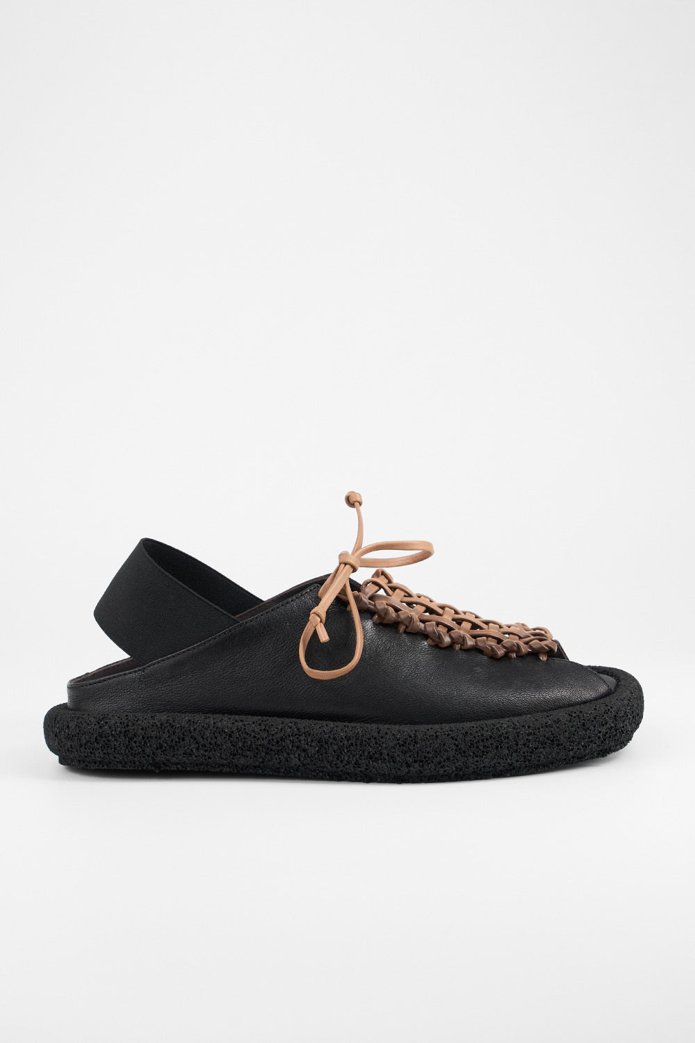 DEVON black-cookie woven lightweight sandals.