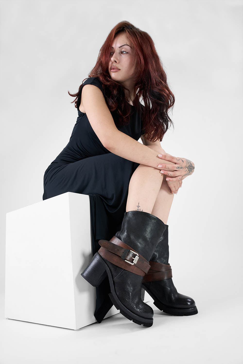 EDEN jade-black belted boots.