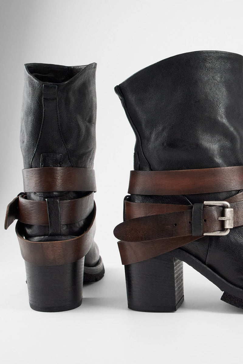 EDEN jade-black belted boots.