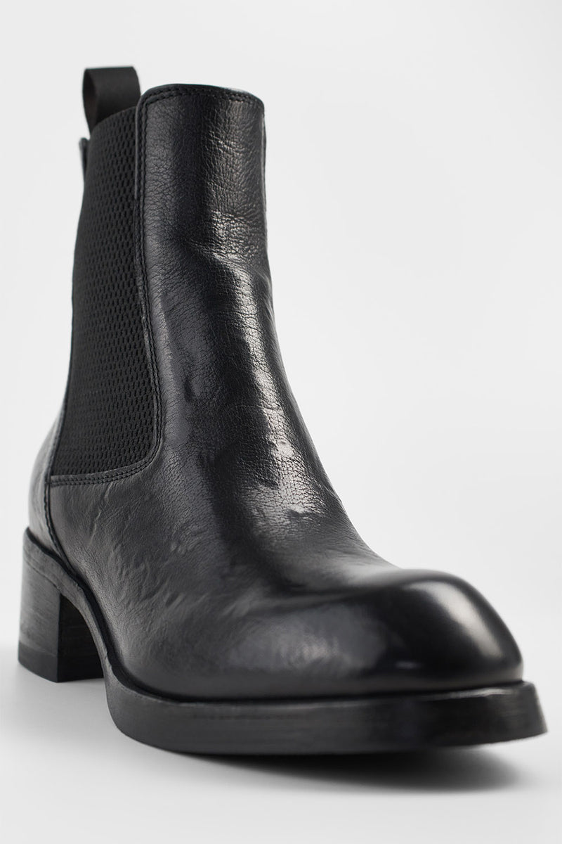 EXETER jet-black chelsea boots.