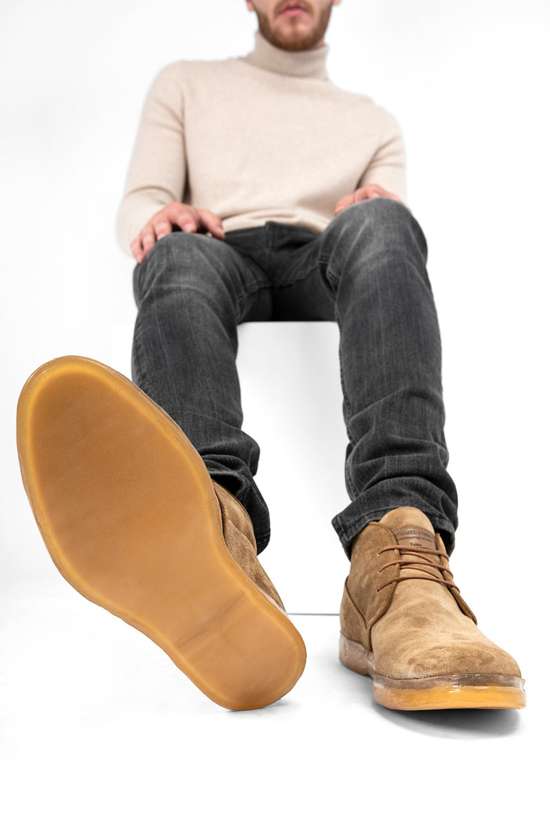 HAMPTON desert-brown suede chukka boots.