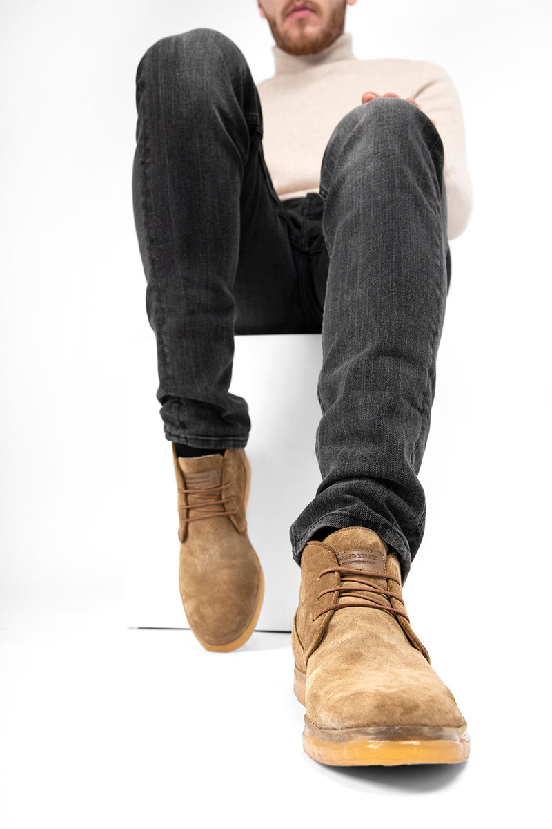 HAMPTON desert-brown suede chukka boots.