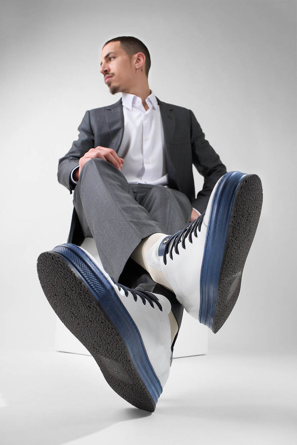 HAYES white-blue welted sneakers.