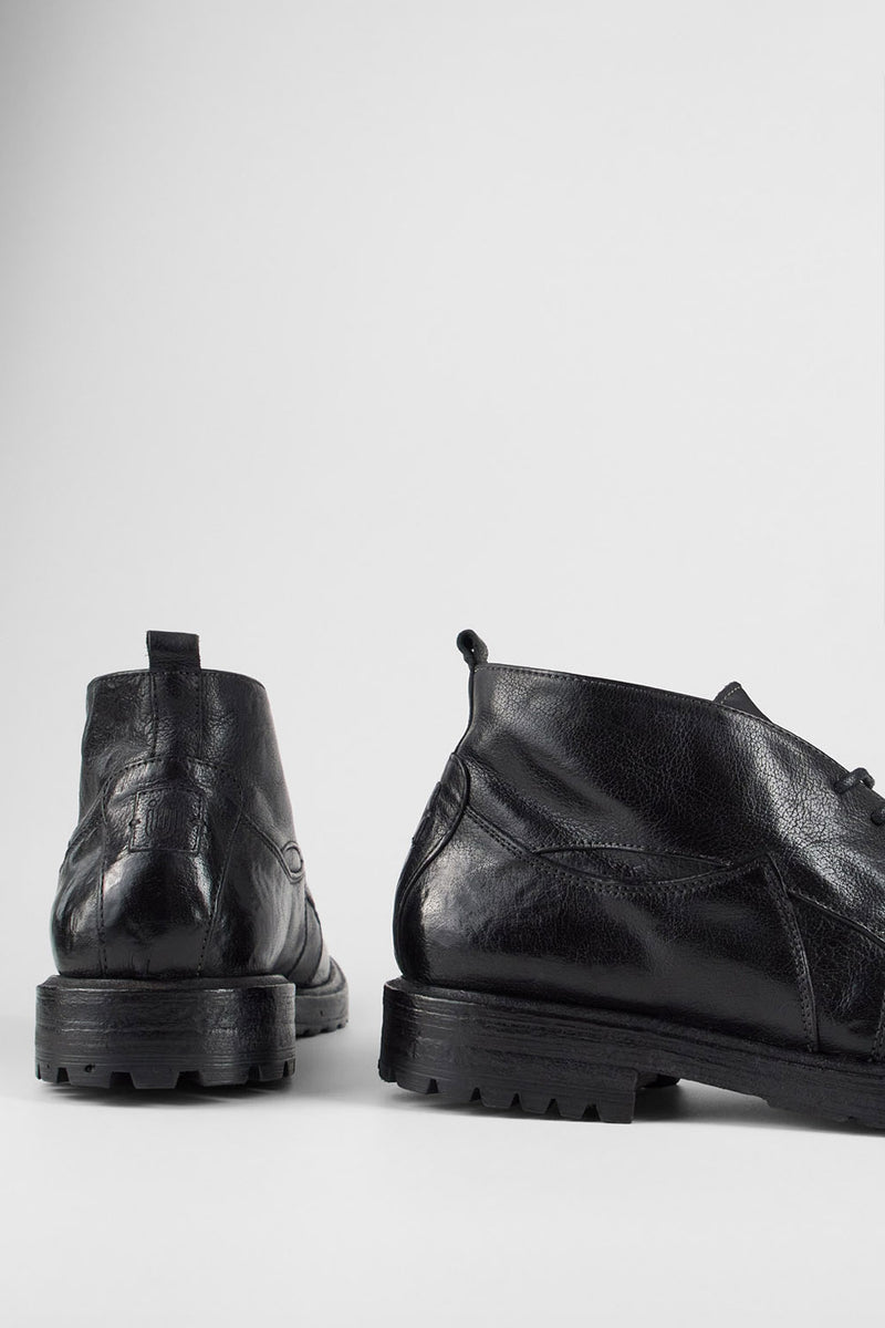 KEATS urban-black chukka boots.