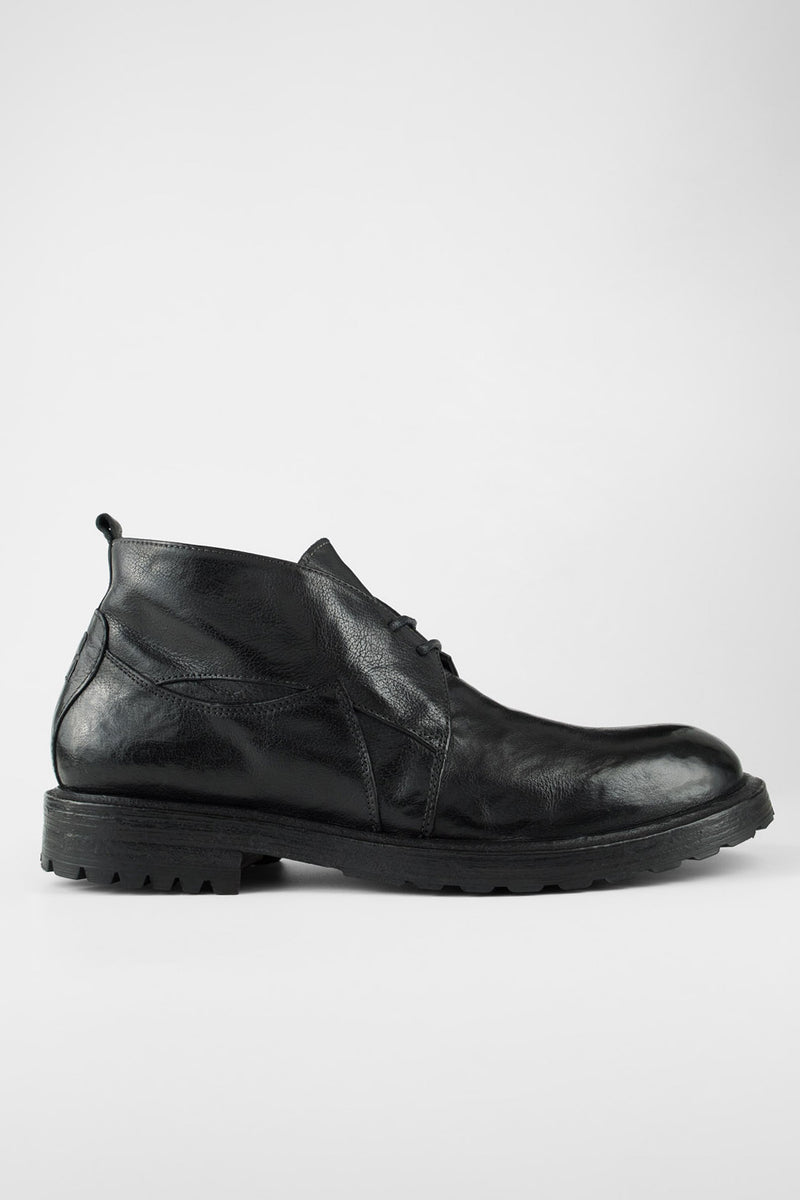 KEATS urban-black chukka boots.