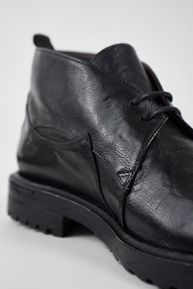 KEATS urban-black chukka boots.