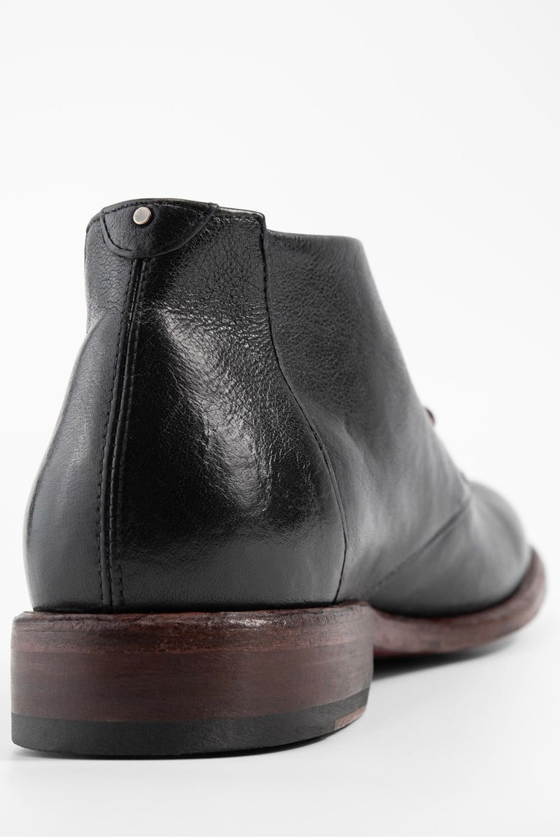 KNIGHTON jade-black chukka boots.