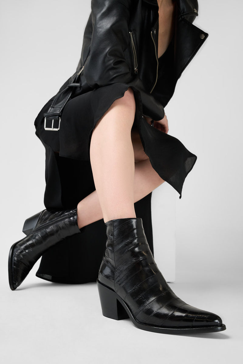 Pointed Toe Steve Madden Audience Black Ankle Boots Audience Bone Leather Steve Madden AUDIENCE BONE LEATHER –