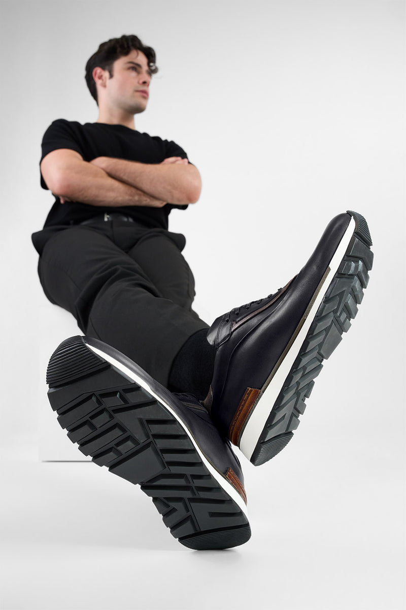 OWEN tuxedo-black folded runners.