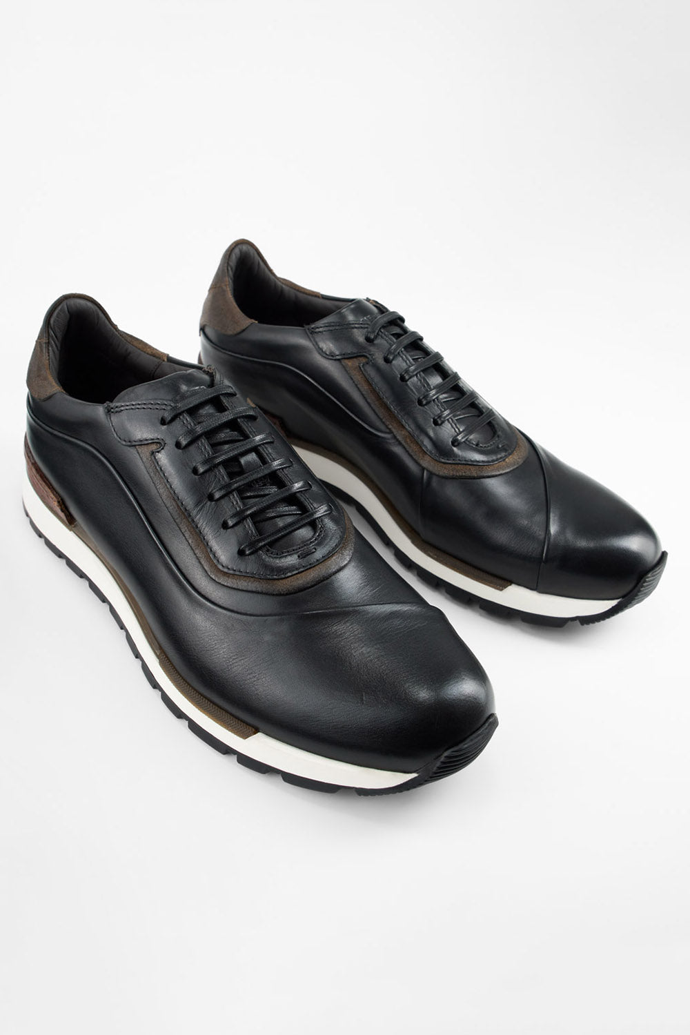 OWEN tuxedo-black folded runners.
