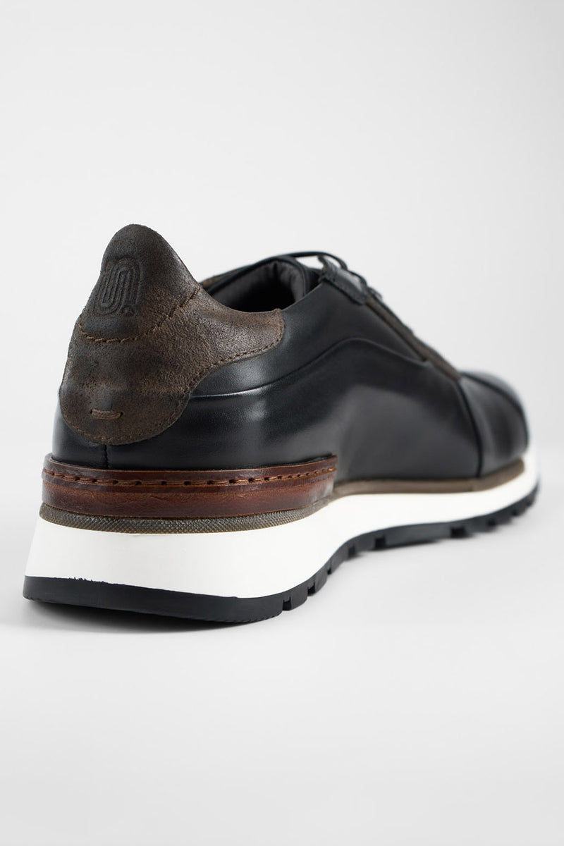 OWEN tuxedo-black folded runners.