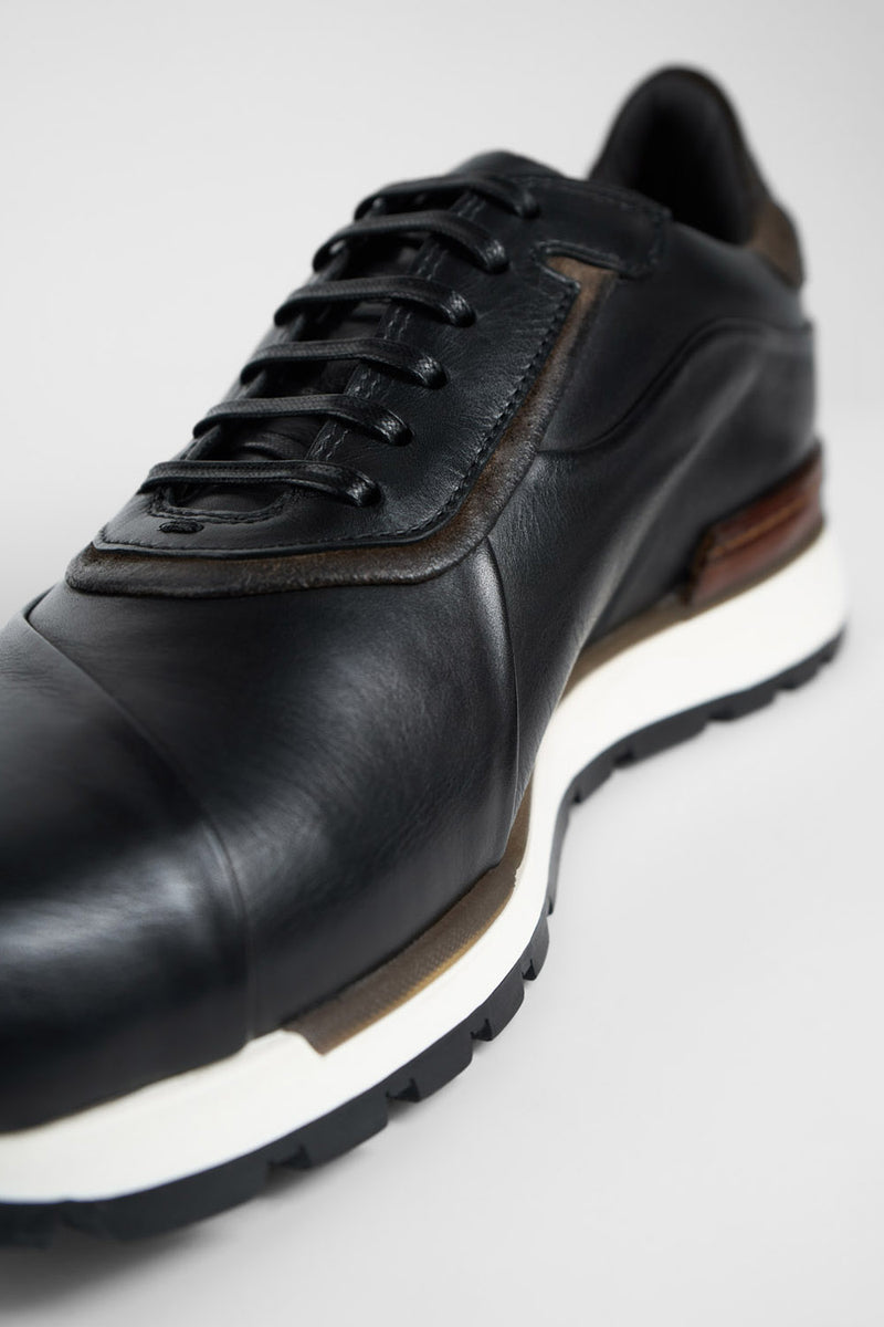 OWEN tuxedo-black folded runners.