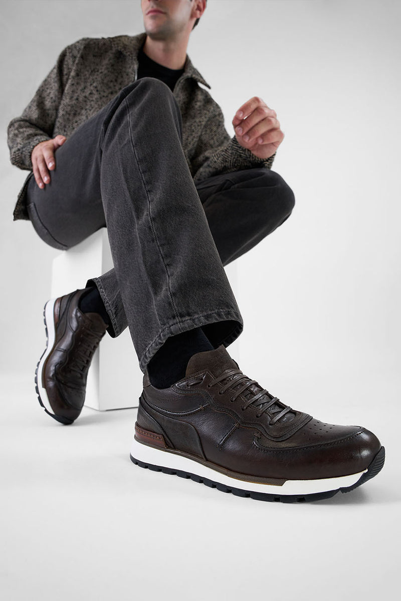 OWEN cigar-brown distressed runners.