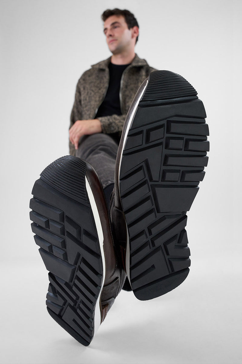 OWEN cigar-brown distressed runners.