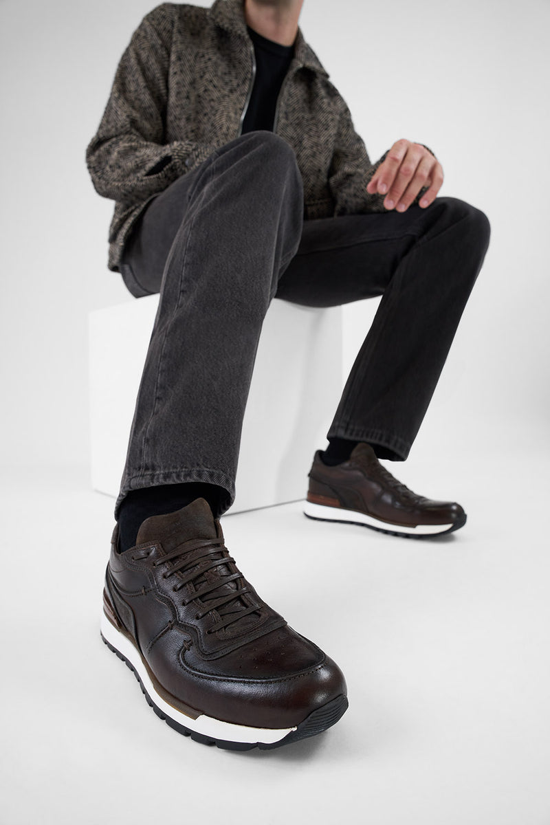 OWEN cigar-brown distressed runners.