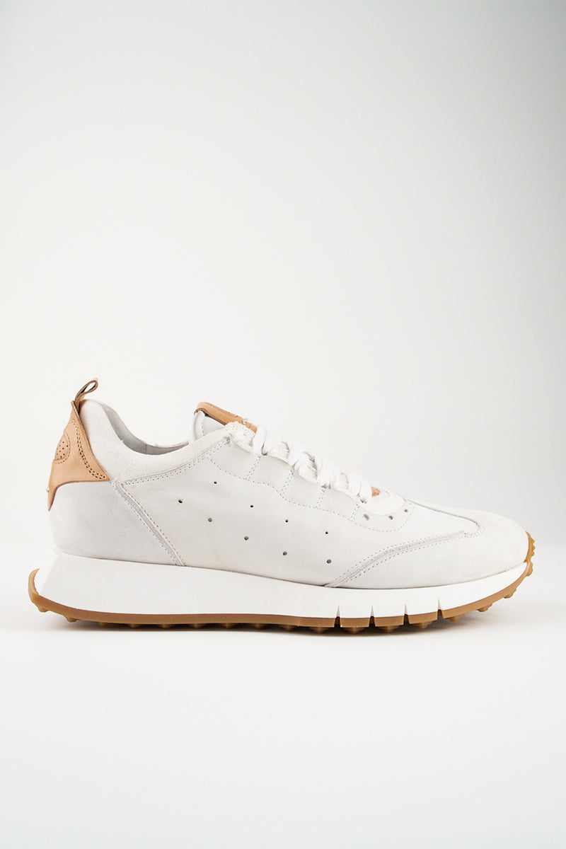 PEARCE limestone-white nubuck wingtip runners.