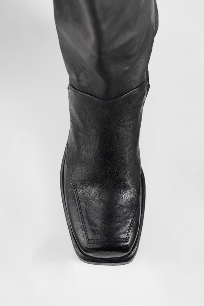 QUINN urban-black high boots.