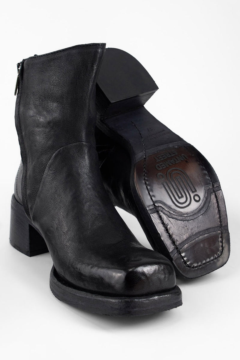 QUINN urban-black buttoned ankle boots.