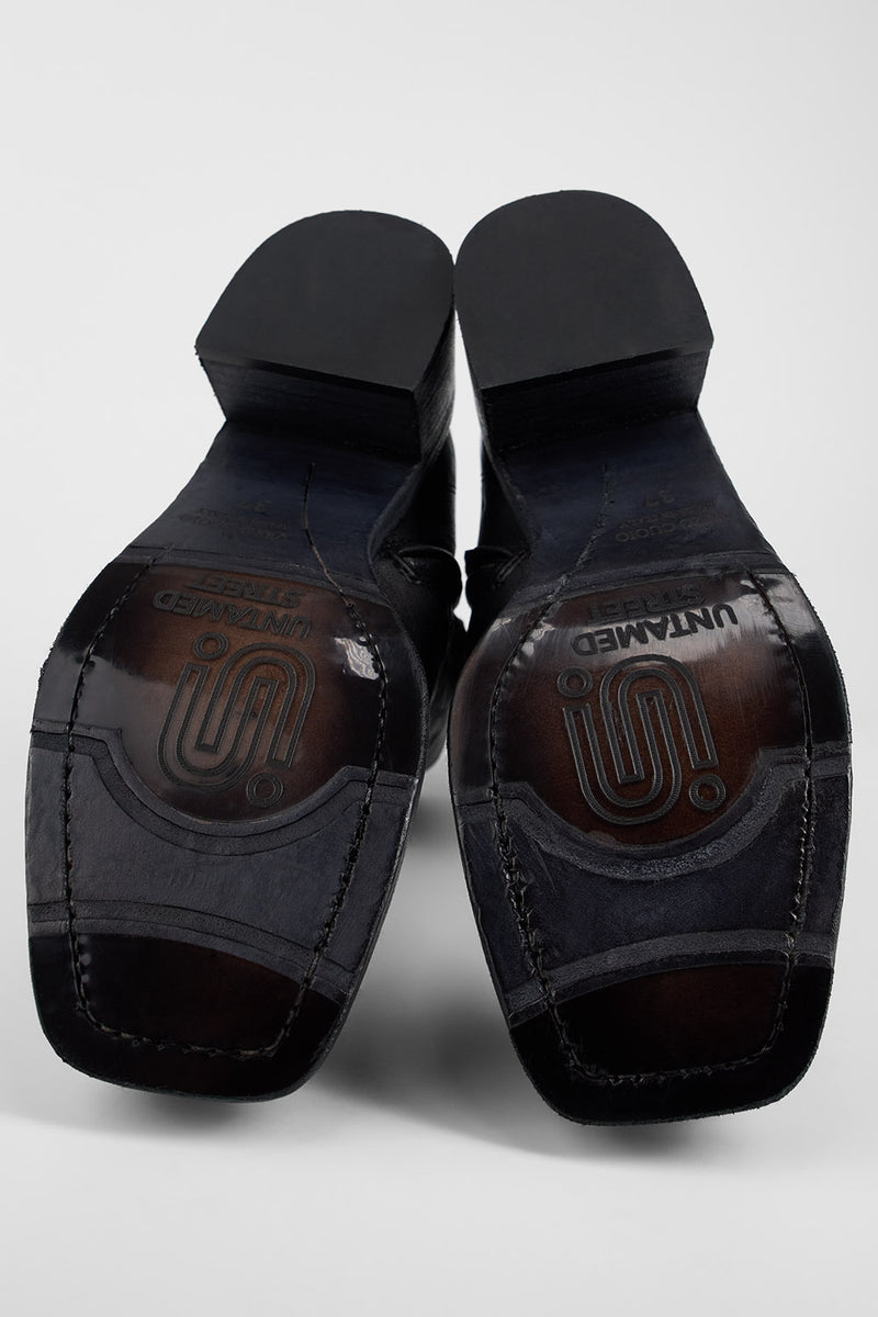 QUINN urban-black buttoned ankle boots.